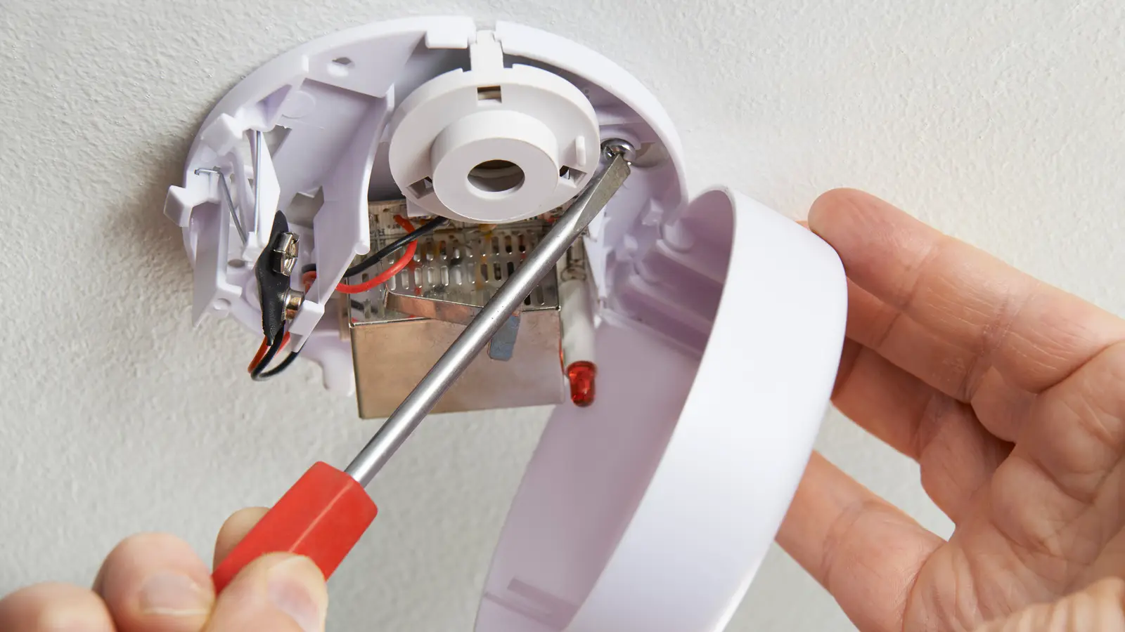 How Much Does It Cost to Install a Smoke Detector for Fire Safety?